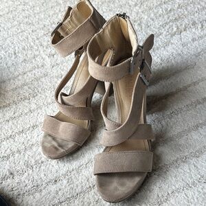 Reaction Kenneth Cole Beige Strappy Heels